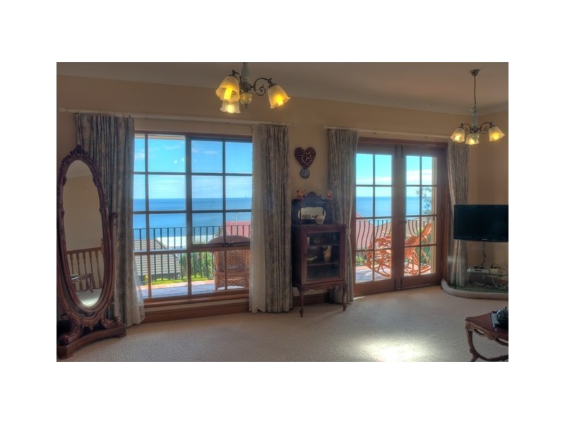 8 Arafura Court, Hallett Cove SA 5158