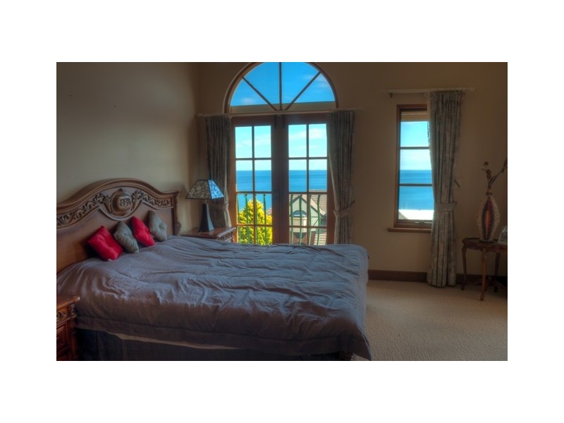 8 Arafura Court, Hallett Cove SA 5158