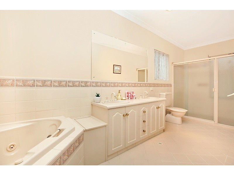 8 Arafura Court, Hallett Cove SA 5158