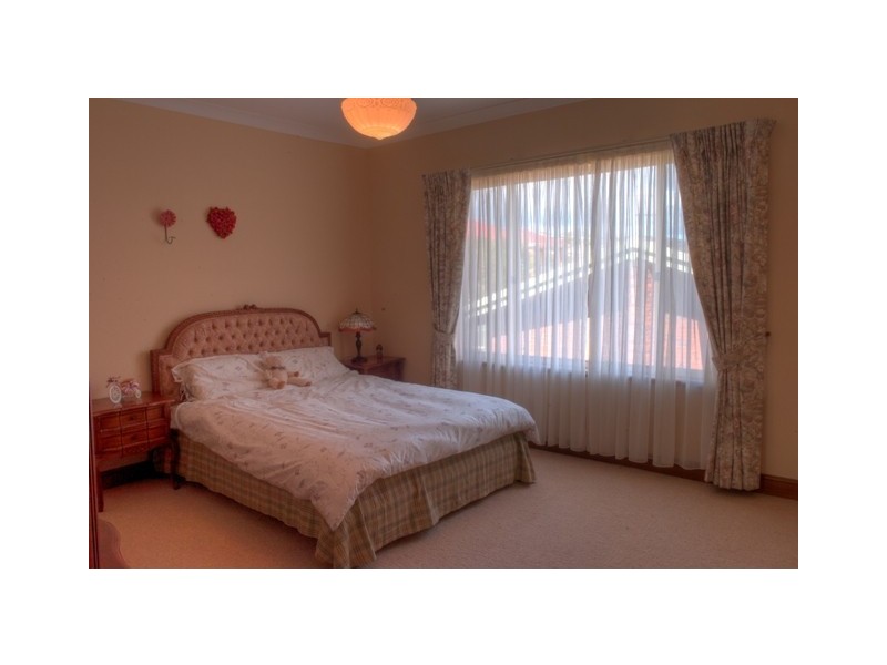 8 Arafura Court, Hallett Cove SA 5158