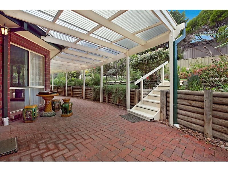 8 Arafura Court, Hallett Cove SA 5158