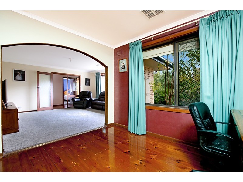 10 Hinkler Crescent, Modbury Heights SA 5092