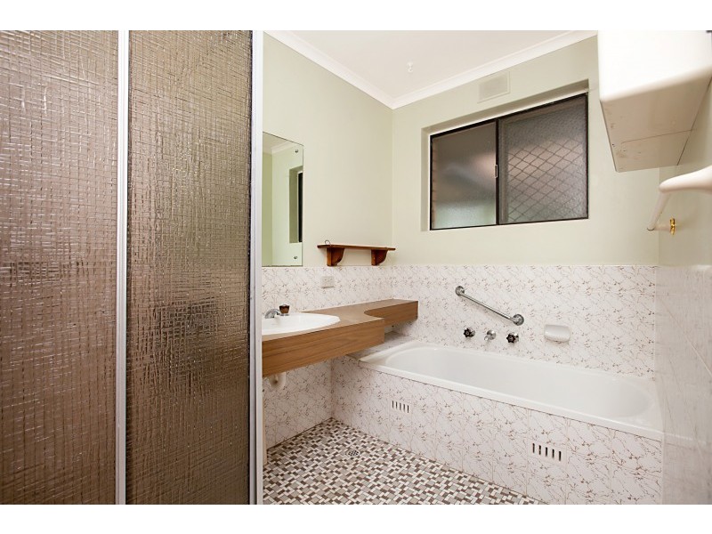 10 Hinkler Crescent, Modbury Heights SA 5092