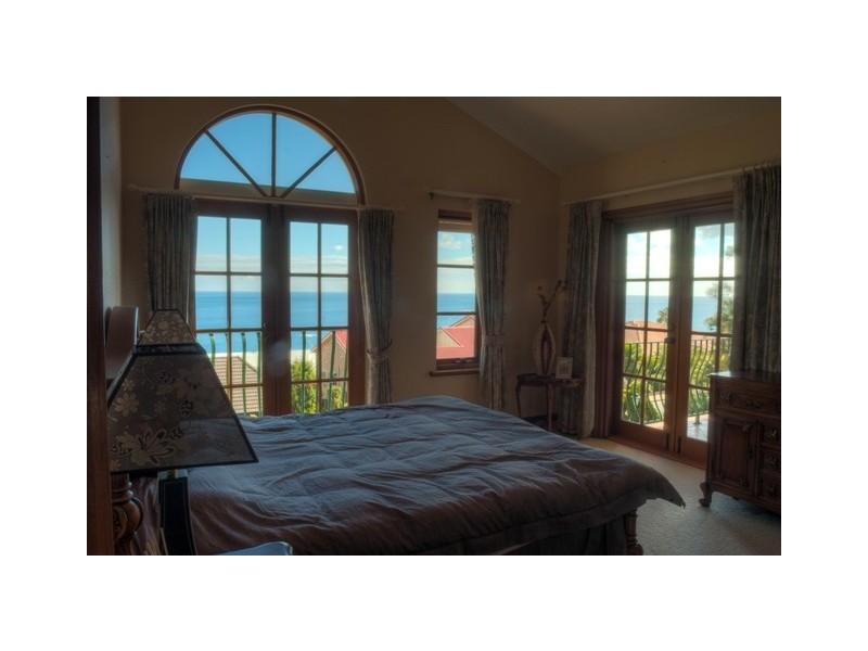 8 Arafura Court, Hallett Cove SA 5158