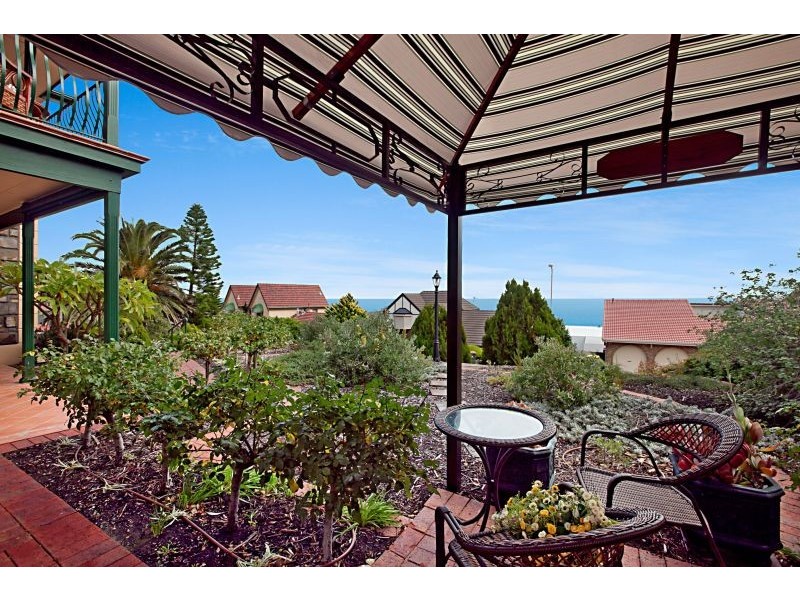 8 Arafura Court, Hallett Cove SA 5158