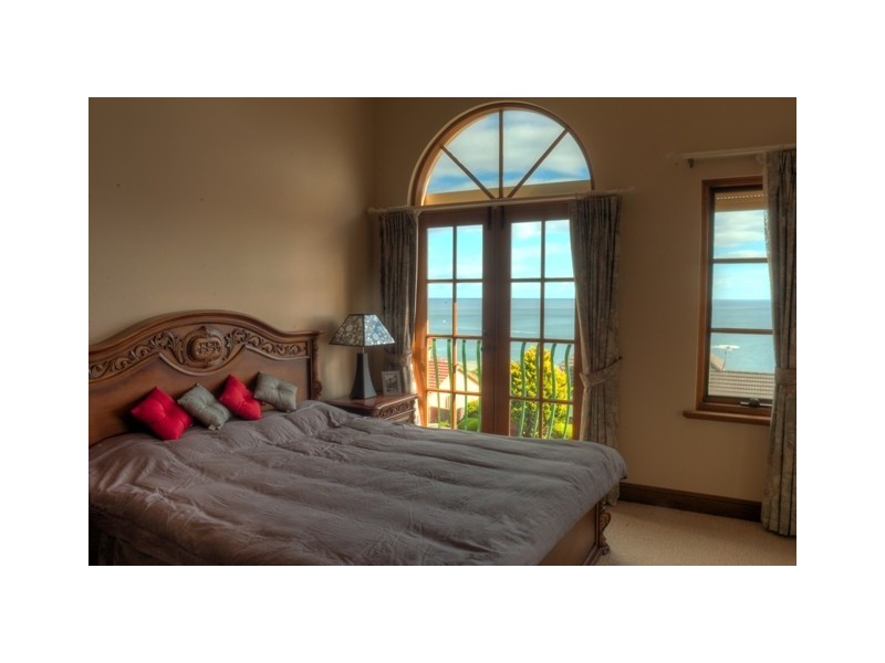 8 Arafura Court, Hallett Cove SA 5158