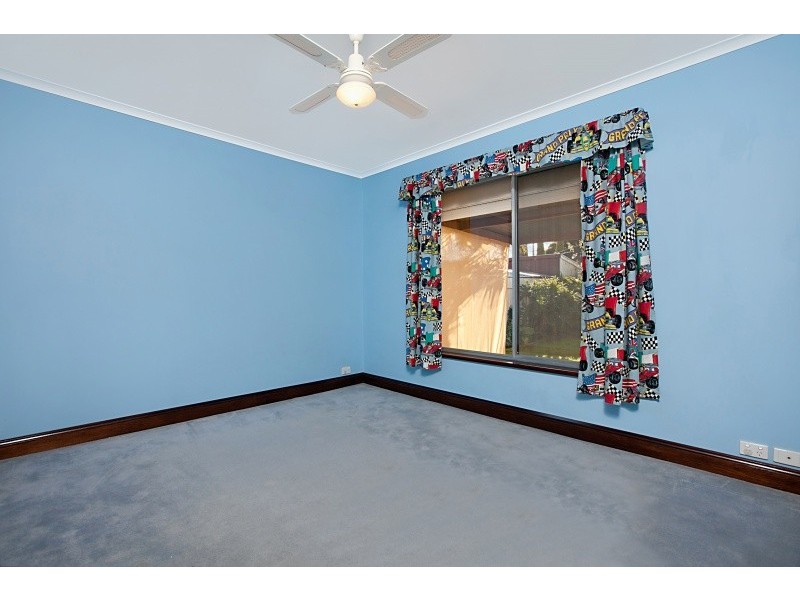 4 Dawn Avenue, Brahma Lodge SA 5109