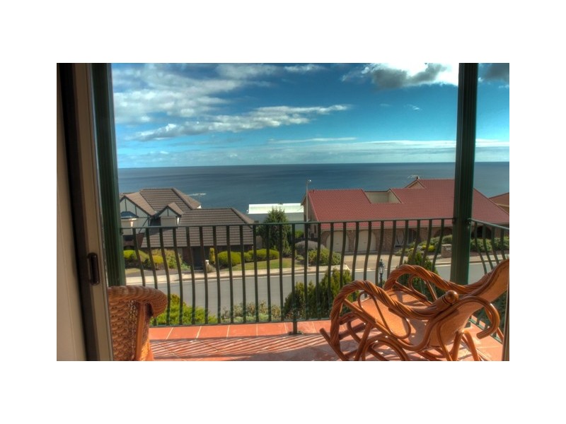 8 Arafura Court, Hallett Cove SA 5158