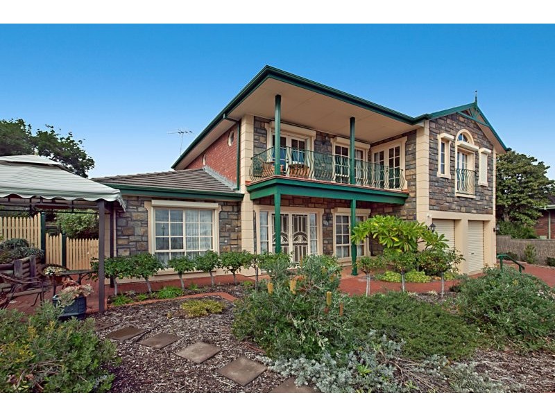 8 Arafura Court, Hallett Cove SA 5158