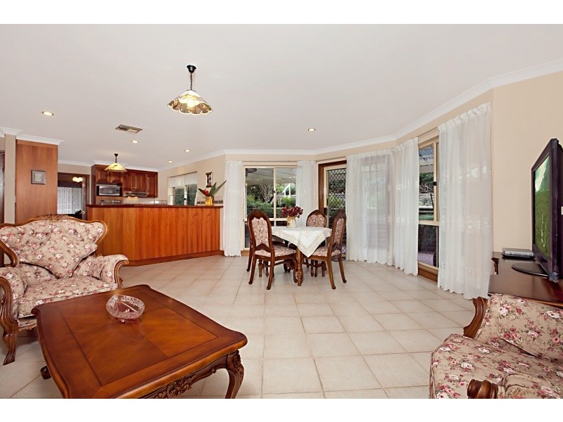 8 Arafura Court, Hallett Cove SA 5158