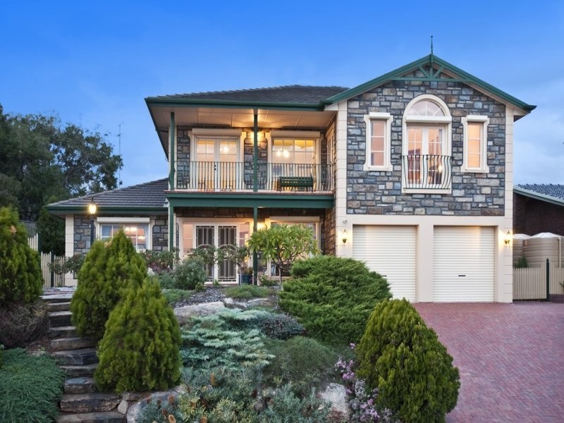 8 Arafura Court, Hallett Cove SA 5158