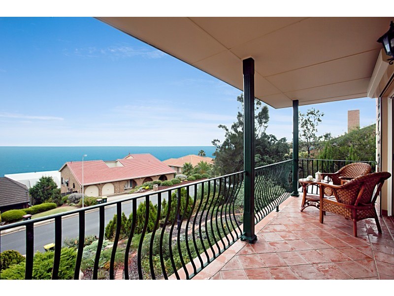 8 Arafura Court, Hallett Cove SA 5158