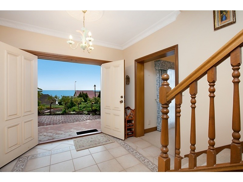 8 Arafura Court, Hallett Cove SA 5158