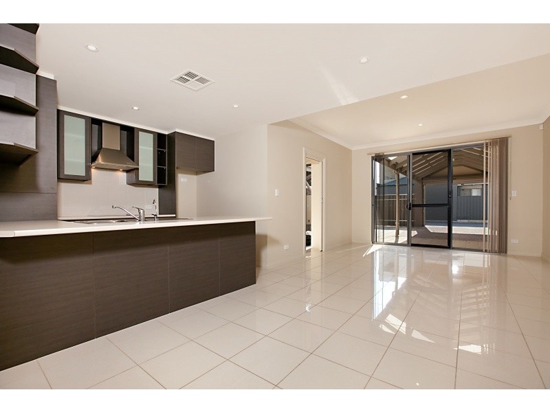 2/211 Findon Road, Findon SA 5023