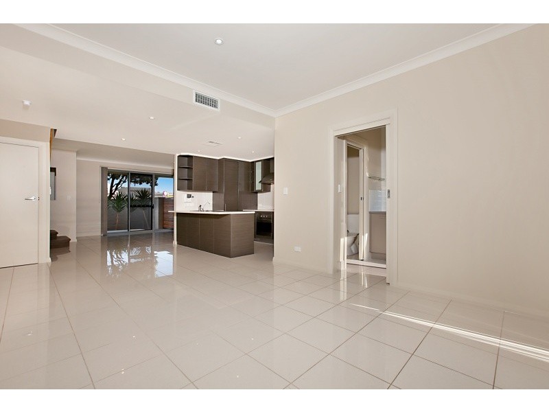 2/211 Findon Road, Findon SA 5023