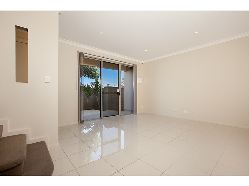 2/211 Findon Road, Findon SA 5023