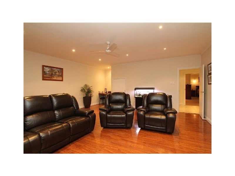 50 Yurilla Drive, Bellevue Heights SA 5050