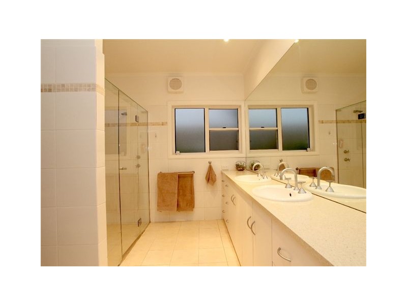 50 Yurilla Drive, Bellevue Heights SA 5050