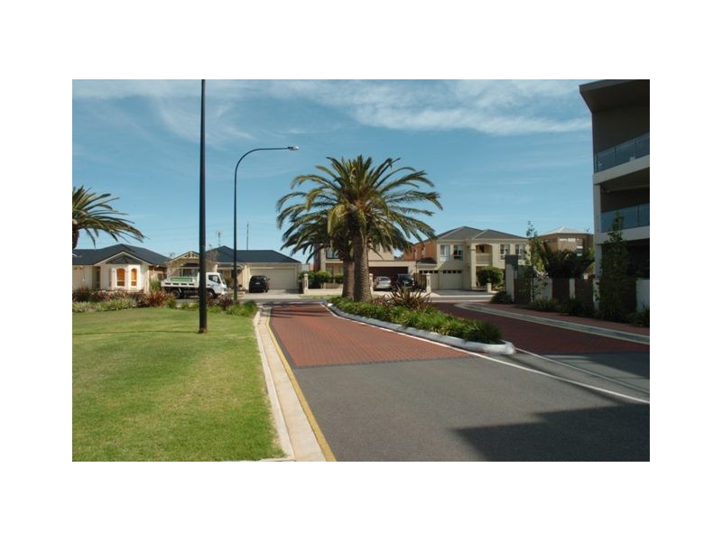 Apt 10, 49  Ray Street, Findon SA 5023