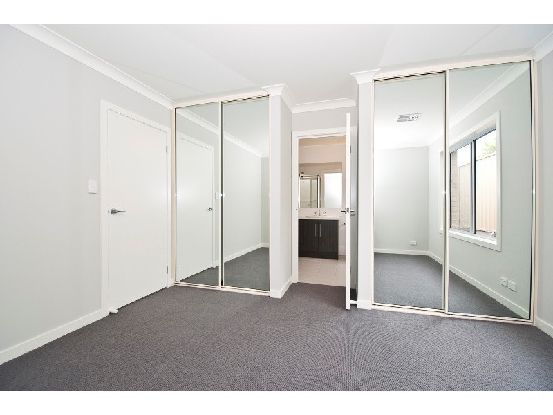 1/68  White Crescent, Seacombe Gardens SA 5047