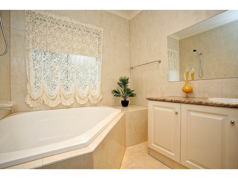 20A Collingwood Avenue, Flinders Park SA 5025