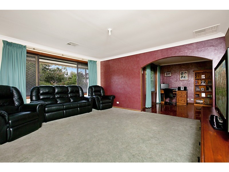10 Hinkler Crescent, Modbury Heights SA 5092
