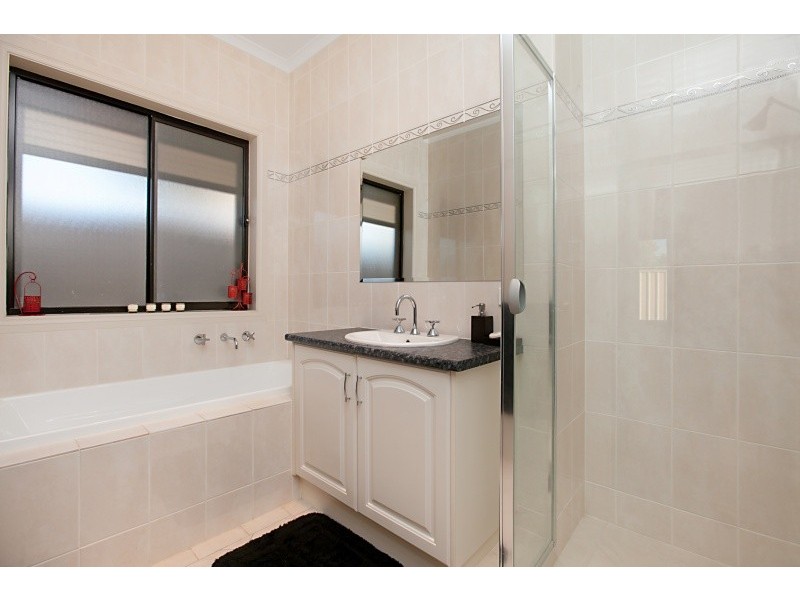 8 Hutley Road, North Haven SA 5018