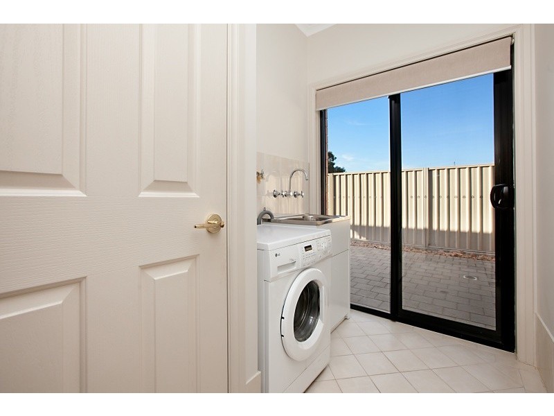 8 Hutley Road, North Haven SA 5018