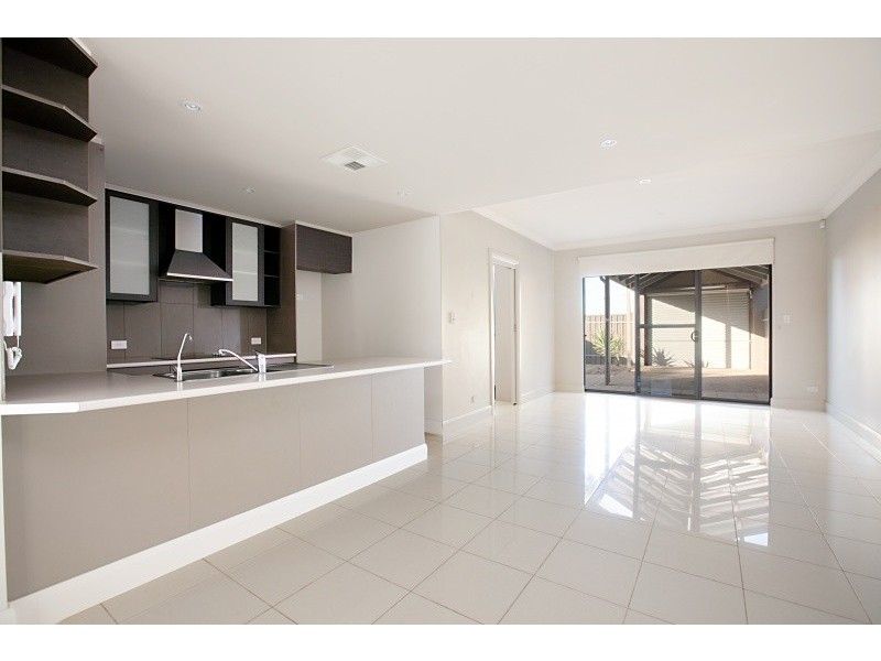 1/211 Findon Road, Findon SA 5023