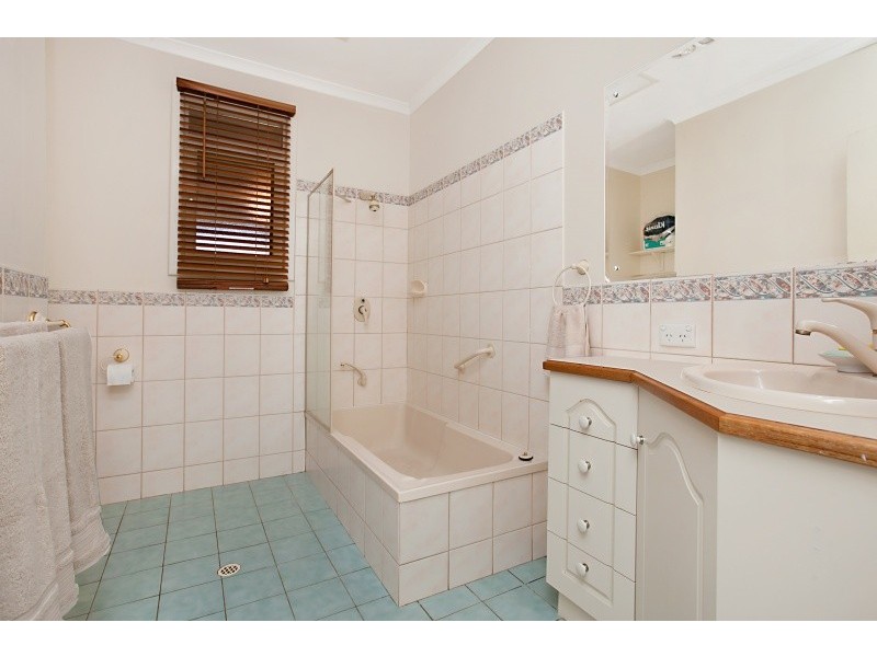 15 Stirling Walk, Redwood Park SA 5097