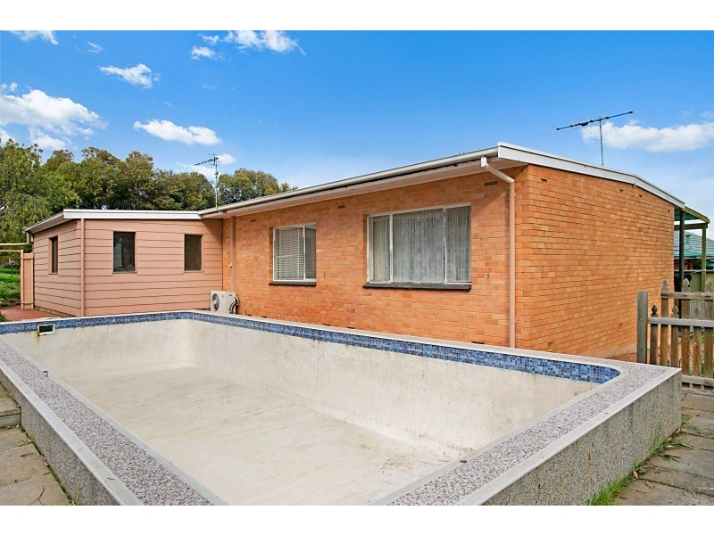 18 Fairway Street, Para Hills SA 5096