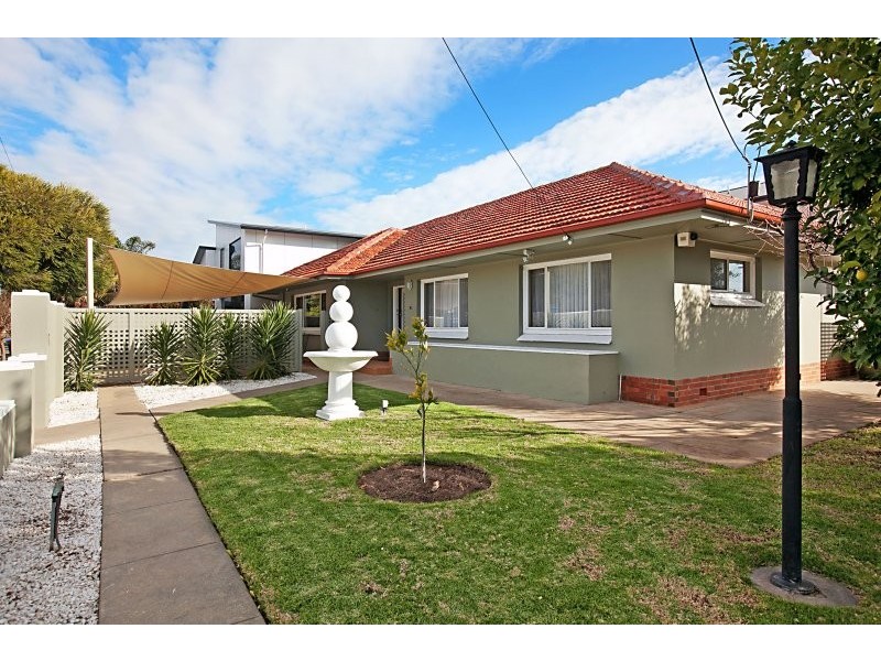 11 William Avenue, Henley Beach South SA 5022