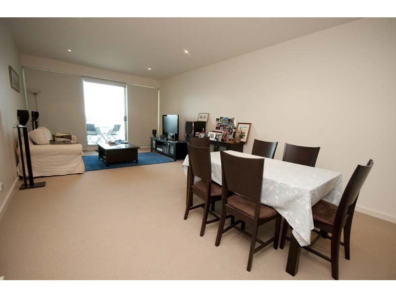Apt 502, 1-2 Tarni Court, New Port SA 5015