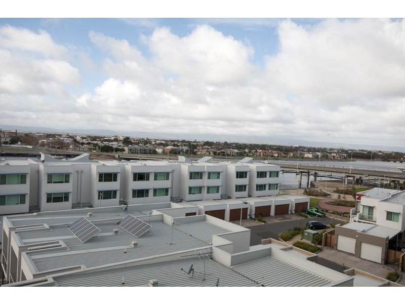 Apt 502, 1-2 Tarni Court, New Port SA 5015