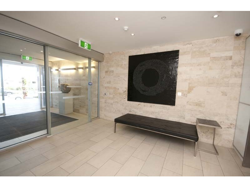 Apt 502, 1-2 Tarni Court, New Port SA 5015