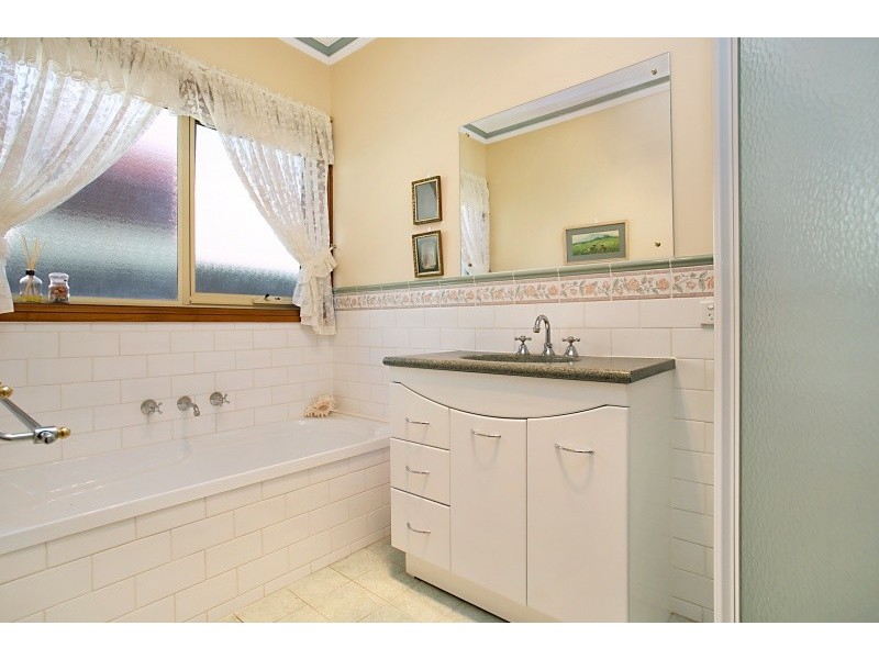 13 Sheaoak Drive, Mawson Lakes SA 5095