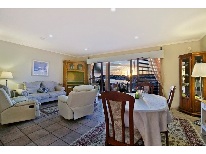 1/8 Coral Way, North Haven SA 5018