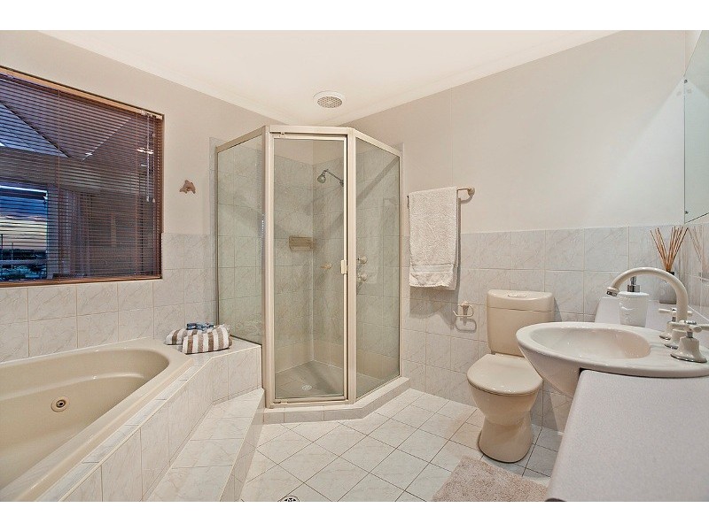 1/8 Coral Way, North Haven SA 5018