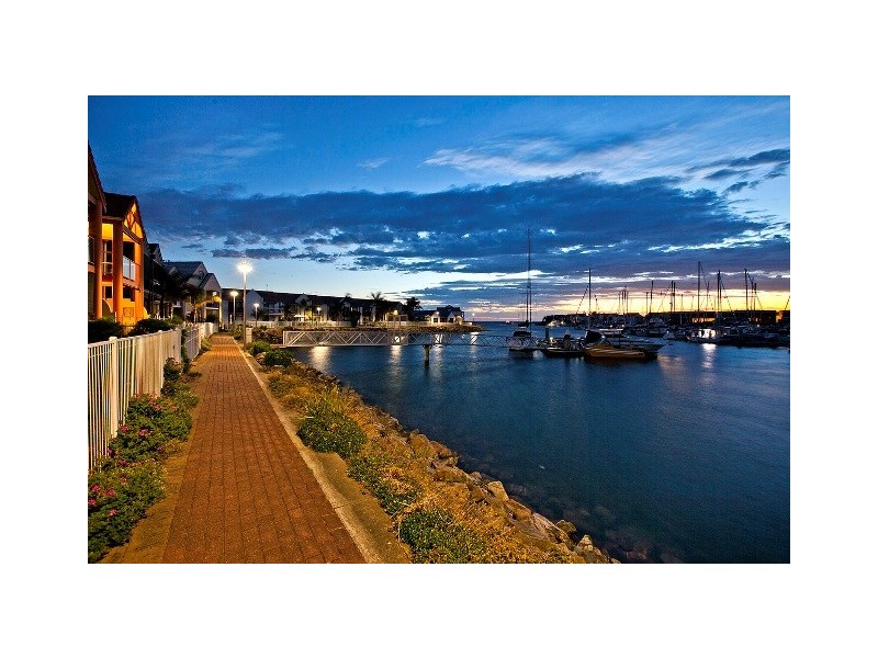 1/8 Coral Way, North Haven SA 5018