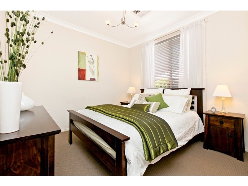 19 Weatherstone Crescent, Mawson Lakes SA 5095