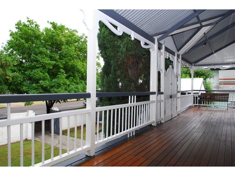 25 Thurso Street, North Booval QLD 4304