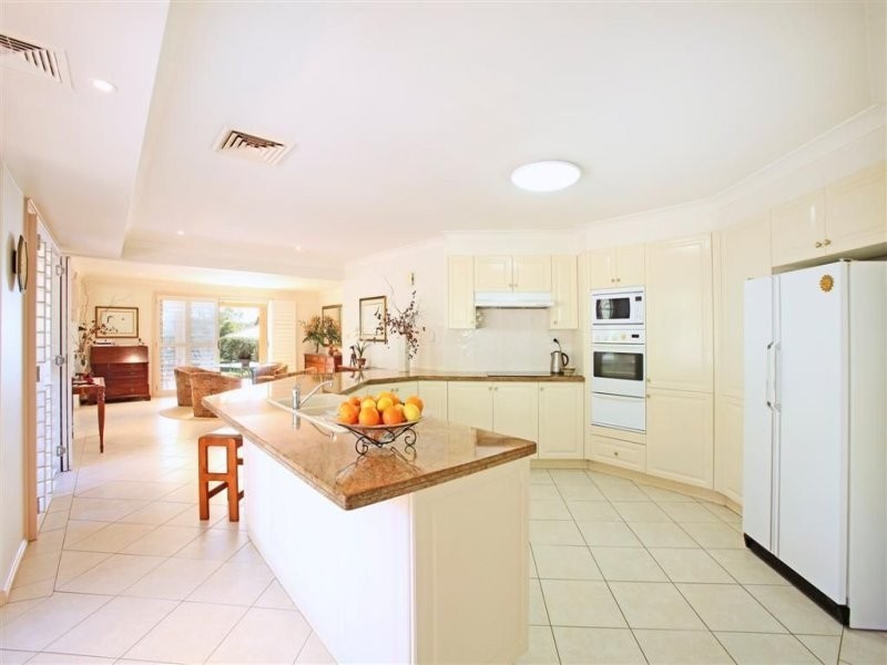 10 Aberfoyle Place, Grasmere NSW 2570