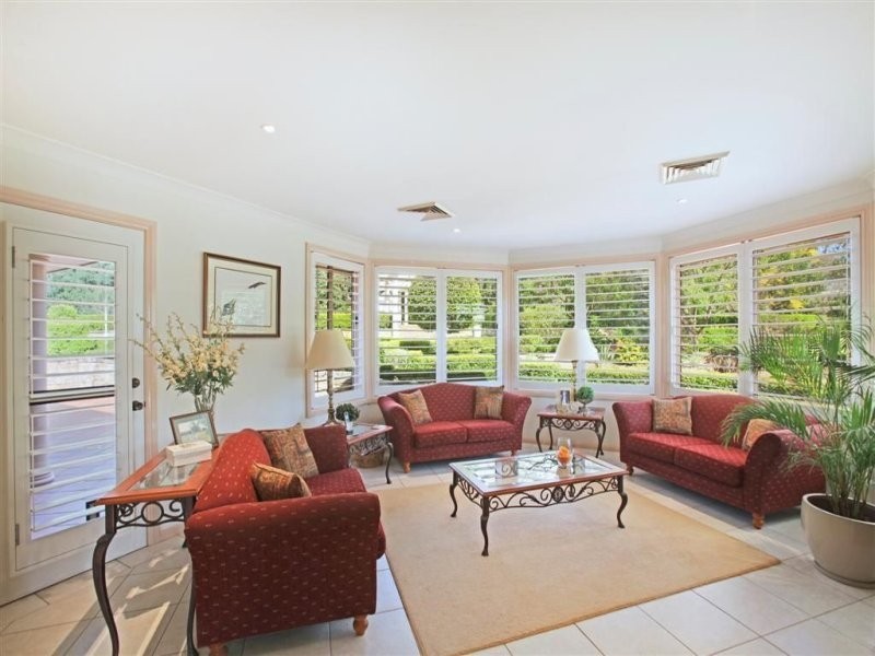 10 Aberfoyle Place, Grasmere NSW 2570