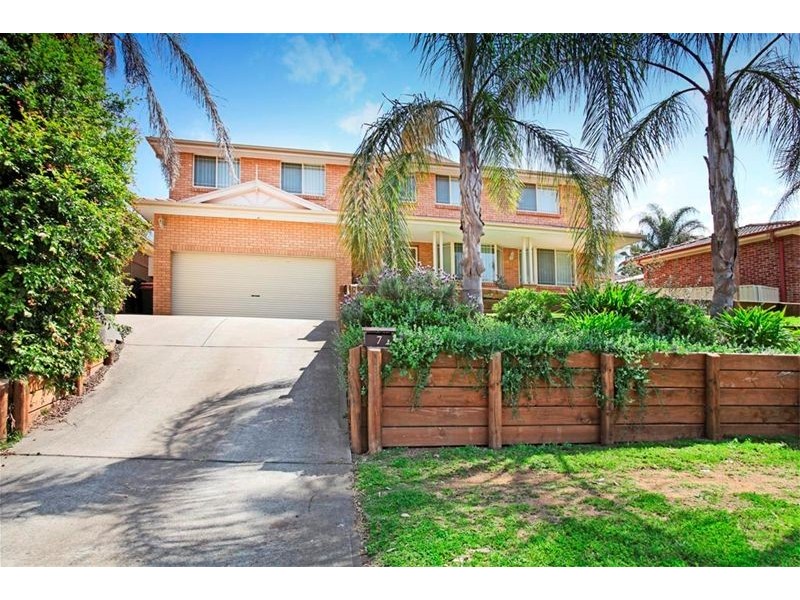 7 Smith Place, Mount Annan NSW 2567