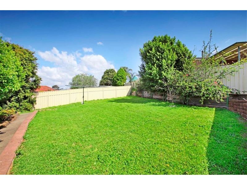 7 Smith Place, Mount Annan NSW 2567