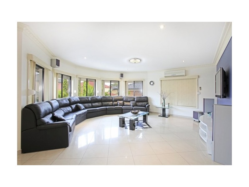 12 Garling Avenue, West Hoxton NSW 2171