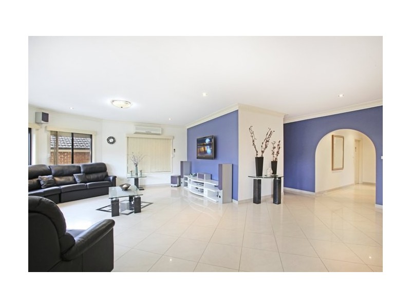 12 Garling Avenue, West Hoxton NSW 2171