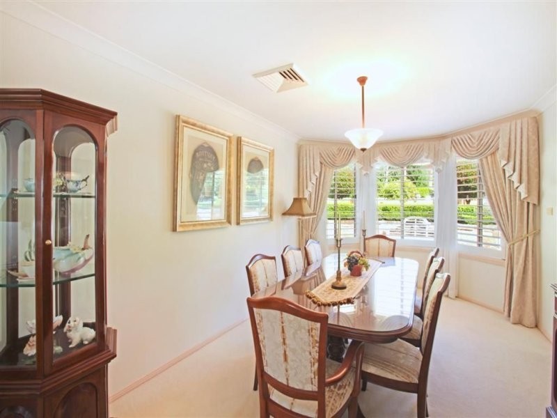 10 Aberfoyle Place, Grasmere NSW 2570