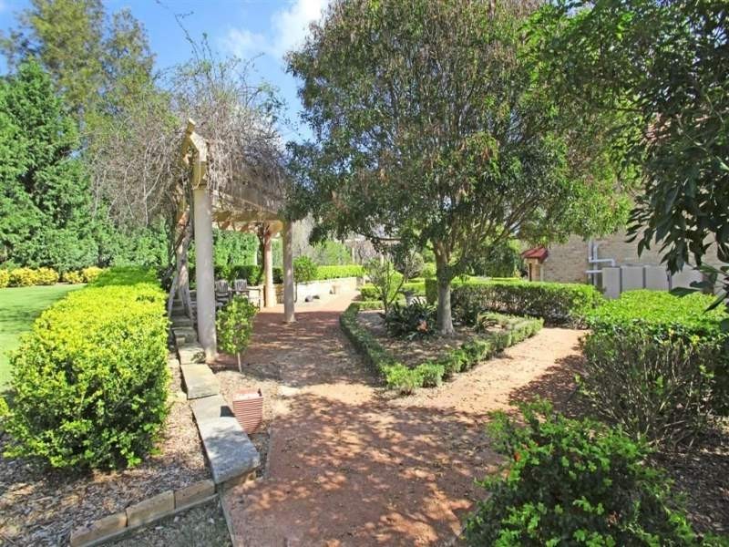 10 Aberfoyle Place, Grasmere NSW 2570