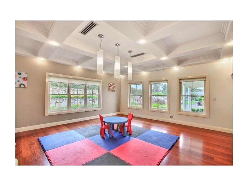 9 The Glade, Kirkham NSW 2570